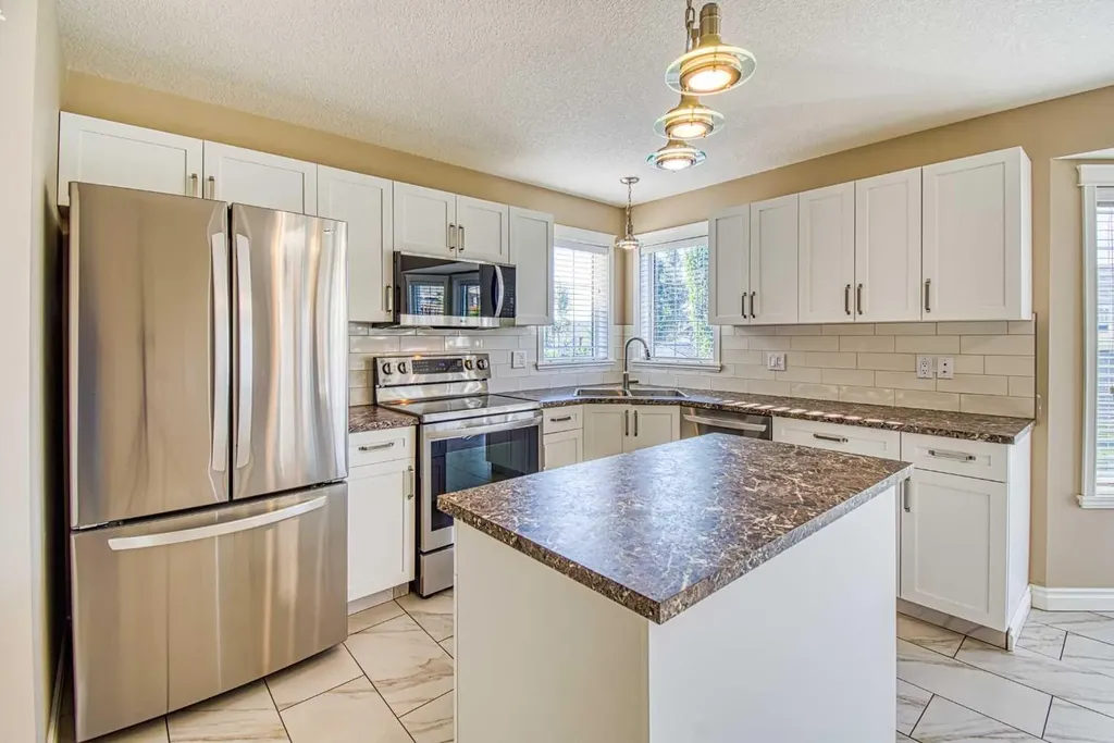 631 6a Street Beaverlodge AB T0H 0C0