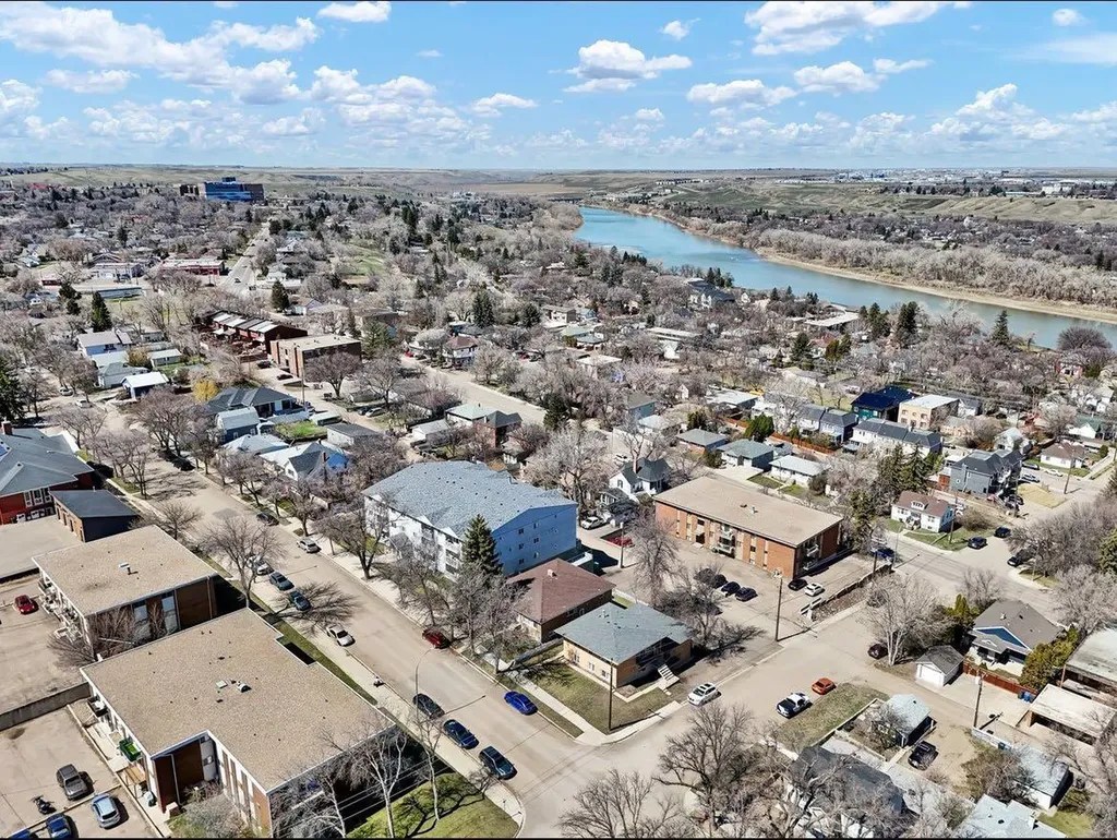 252 4 Street SE Medicine Hat AB T1A0K1