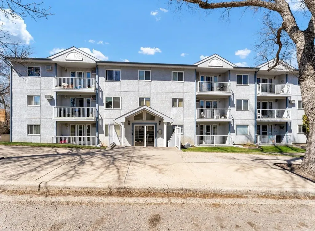252 4 Street SE Medicine Hat AB T1A0K1