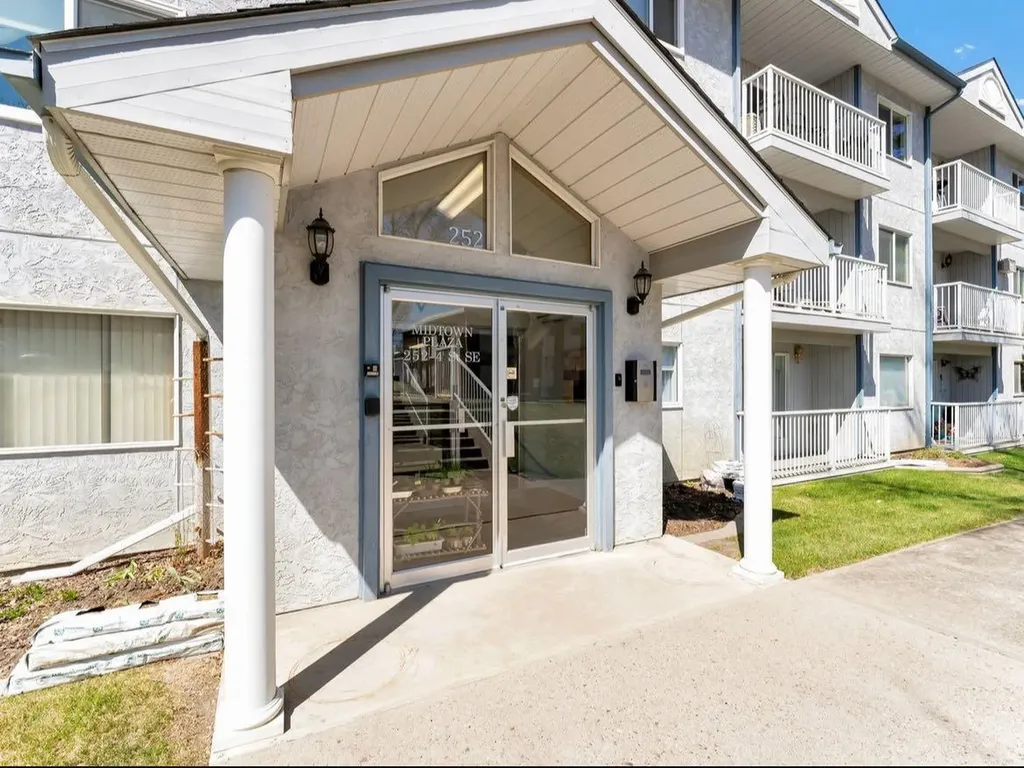 252 4 Street SE Medicine Hat AB T1A0K1