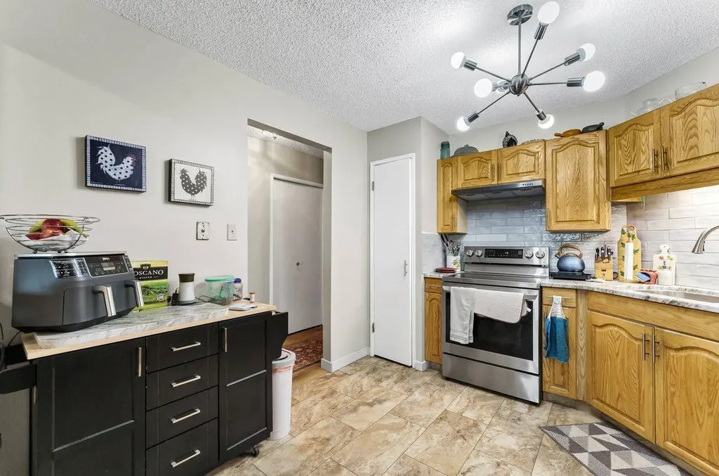 252 4 Street SE Medicine Hat AB T1A0K1