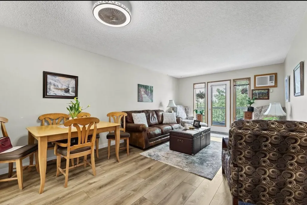 252 4 Street SE Medicine Hat AB T1A0K1