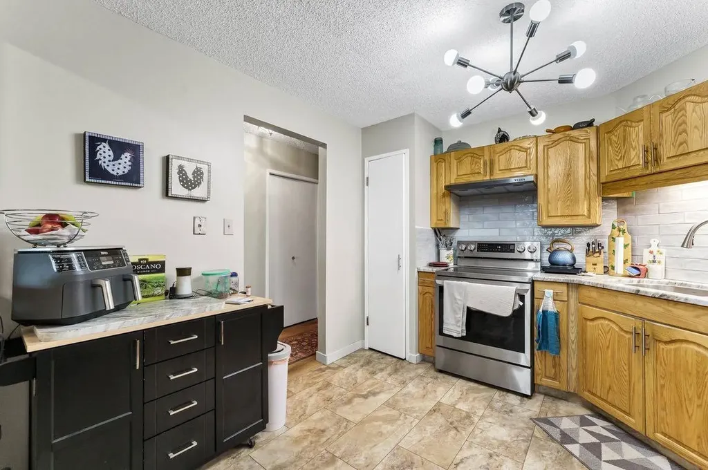 252 4 Street SE Medicine Hat AB T1A0K1
