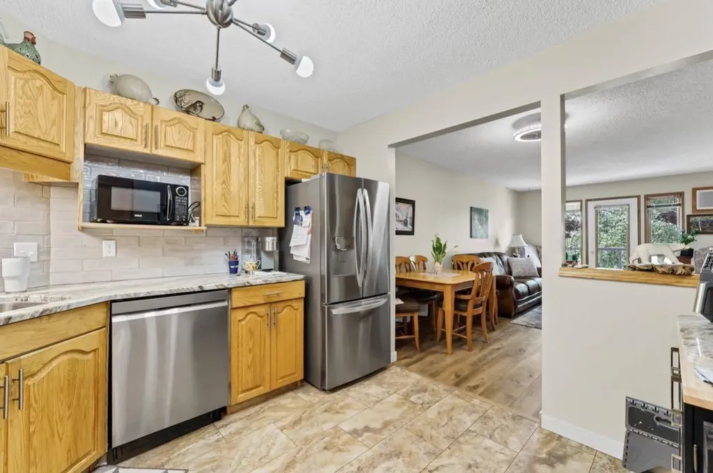 252 4 Street SE Medicine Hat AB T1A0K1