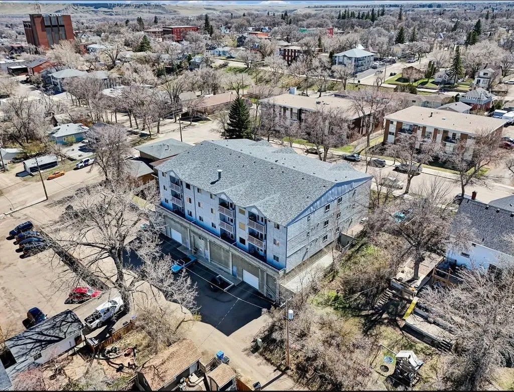 252 4 Street SE Medicine Hat AB T1A0K1