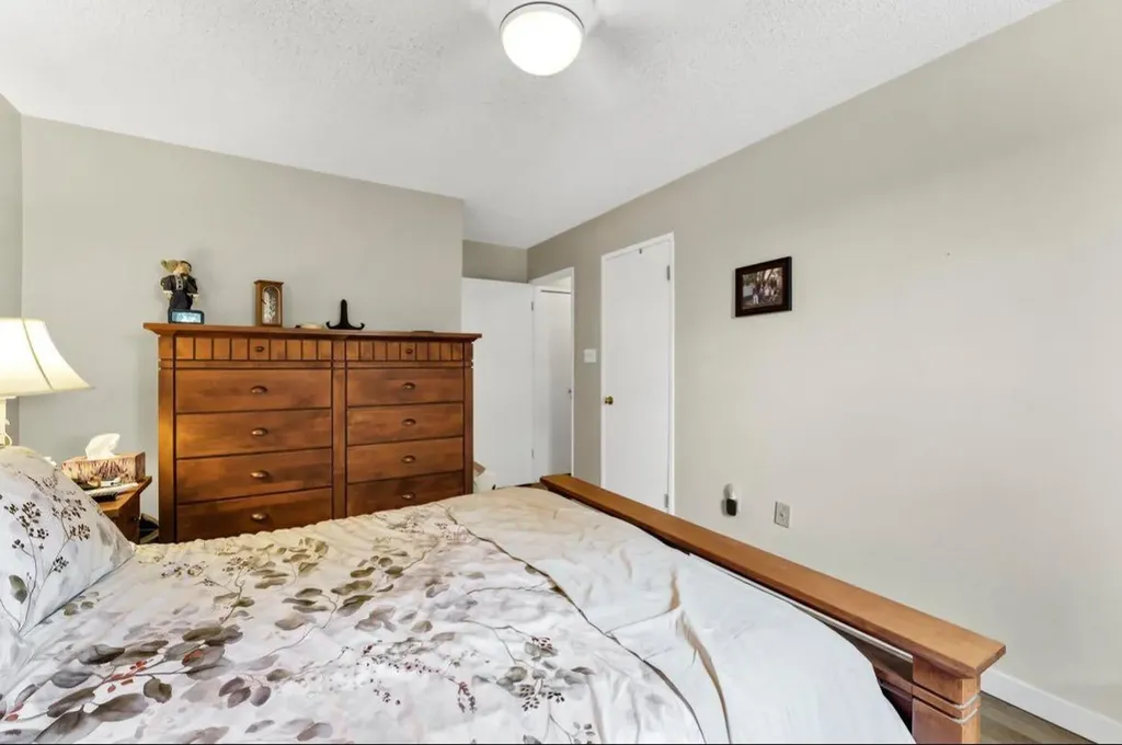 252 4 Street SE Medicine Hat AB T1A0K1