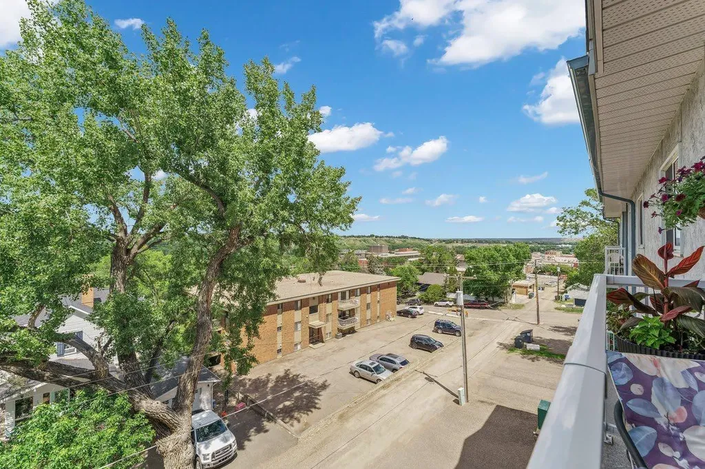 252 4 Street SE Medicine Hat AB T1A0K1