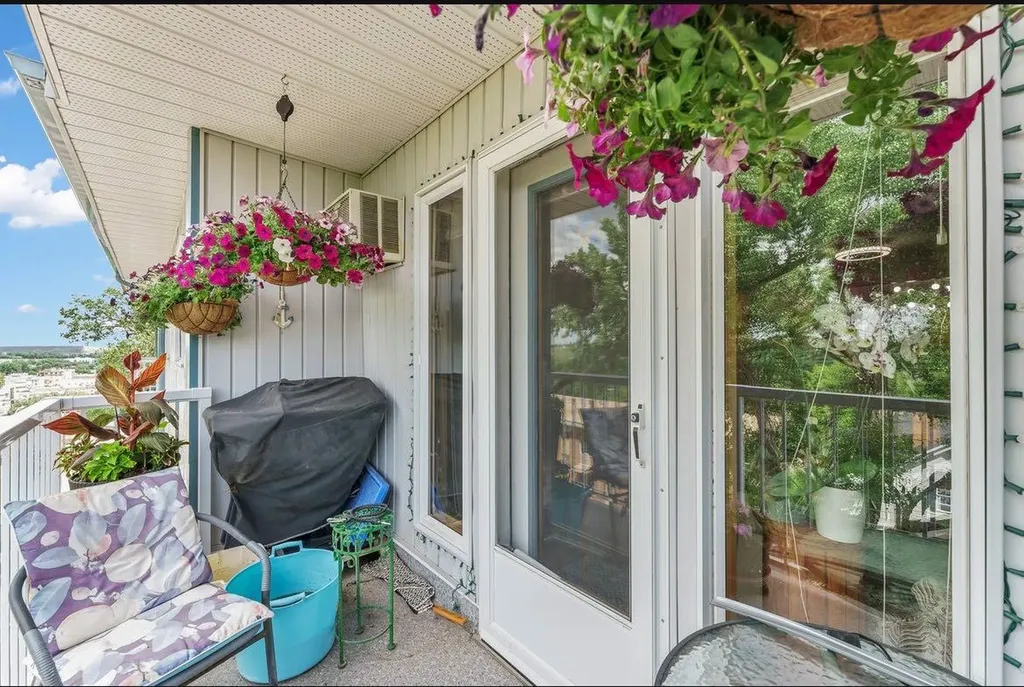 252 4 Street SE Medicine Hat AB T1A0K1