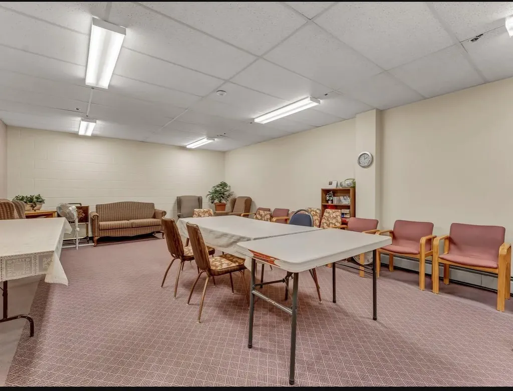 252 4 Street SE Medicine Hat AB T1A0K1