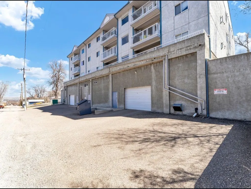 252 4 Street SE Medicine Hat AB T1A0K1