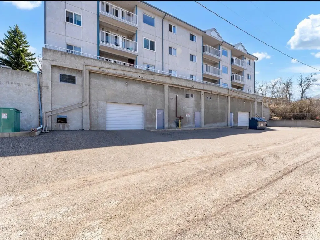 252 4 Street SE Medicine Hat AB T1A0K1