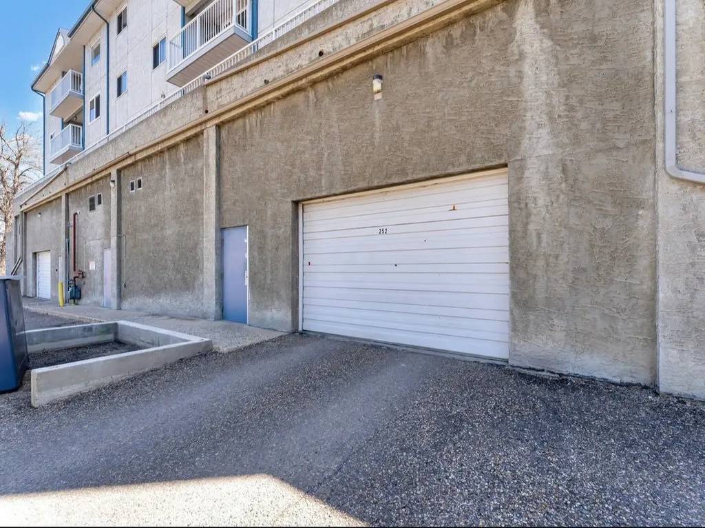 252 4 Street SE Medicine Hat AB T1A0K1