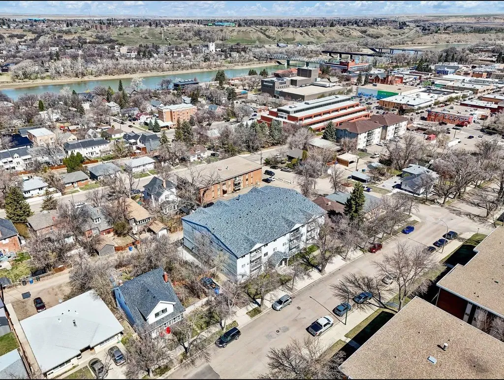 252 4 Street SE Medicine Hat AB T1A0K1