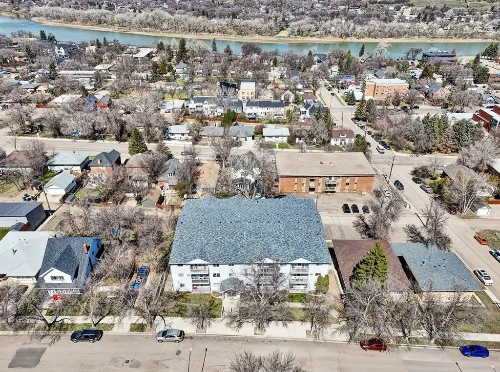 252 4 Street SE Medicine Hat AB T1A0K1