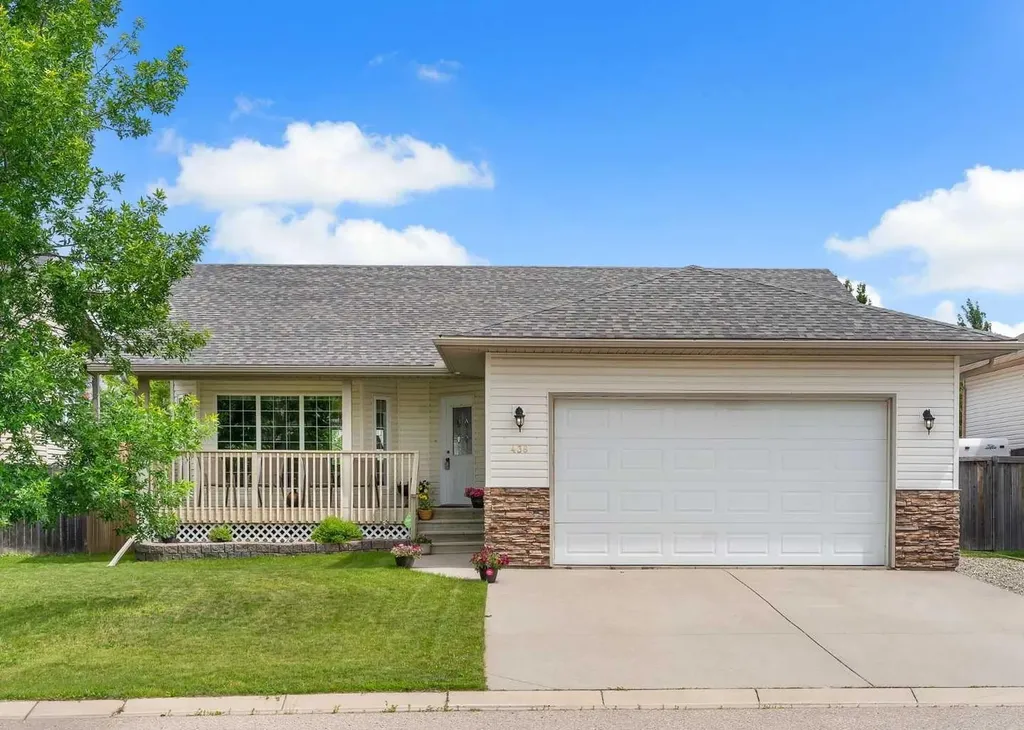 438 Carriage Lane Crossing Carstairs AB T0M 0N0