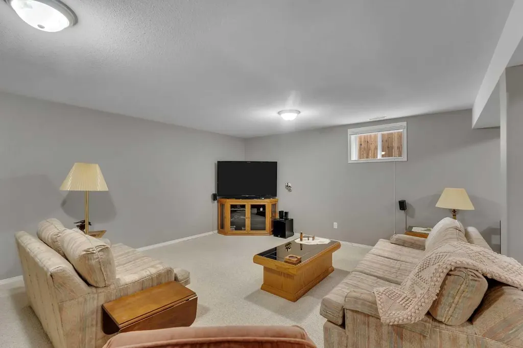 438 Carriage Lane Crossing Carstairs AB T0M 0N0