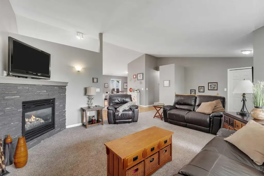 438 Carriage Lane Crossing Carstairs AB T0M 0N0