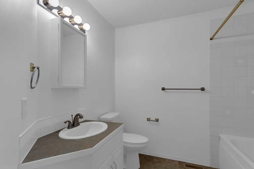 5061 48 Avenue Stavely AB T0L 1Z0