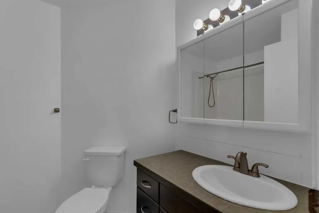 5061 48 Avenue Stavely AB T0L 1Z0