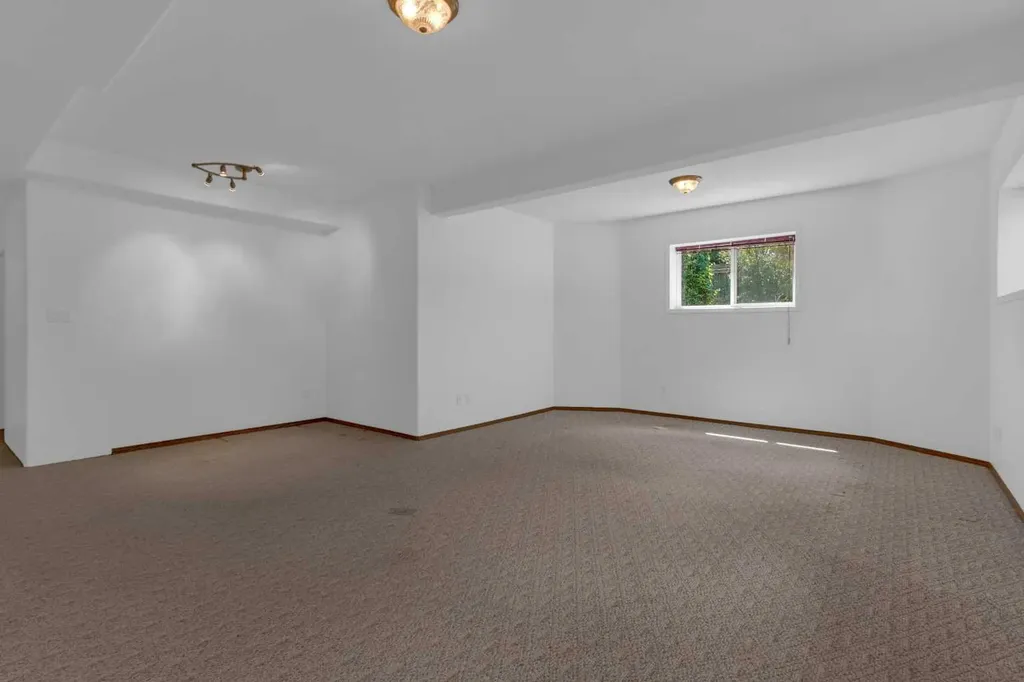 5061 48 Avenue Stavely AB T0L 1Z0