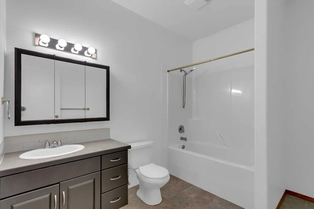 5061 48 Avenue Stavely AB T0L 1Z0
