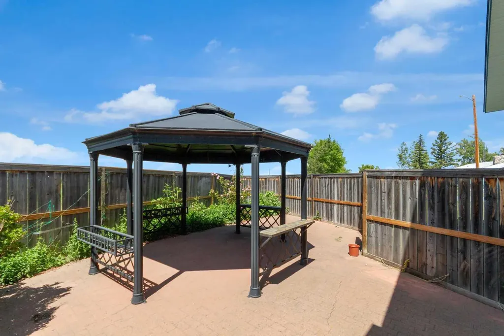5061 48 Avenue Stavely AB T0L 1Z0