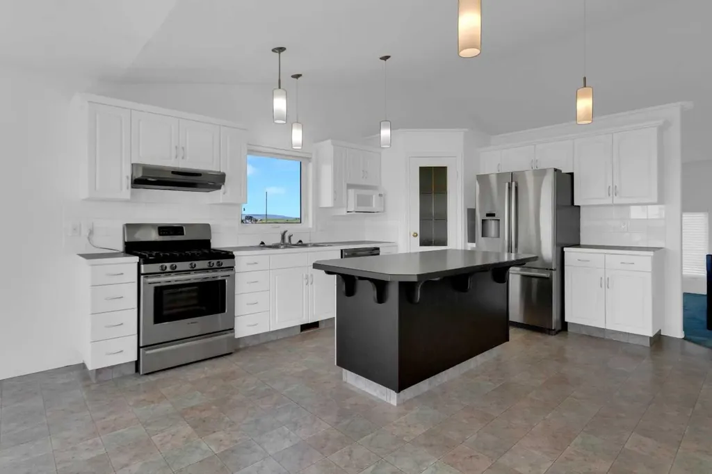 5061 48 Avenue Stavely AB T0L 1Z0