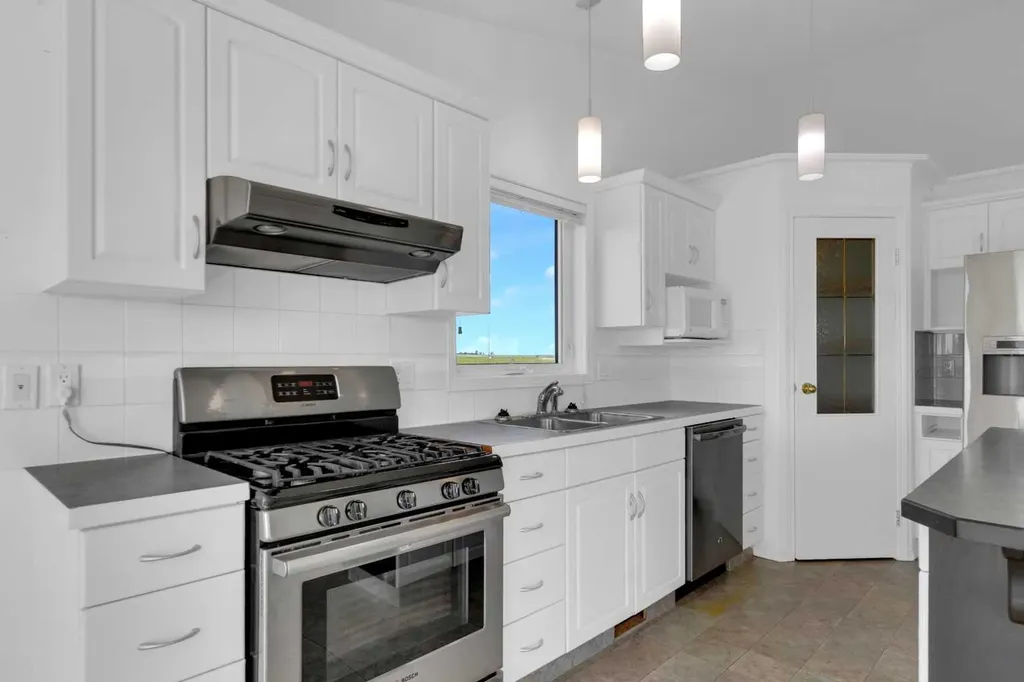 5061 48 Avenue Stavely AB T0L 1Z0