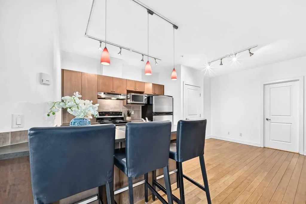 328 21 Avenue SW Calgary AB T2S 0G8