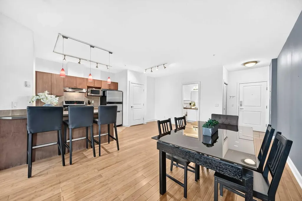 328 21 Avenue SW Calgary AB T2S 0G8