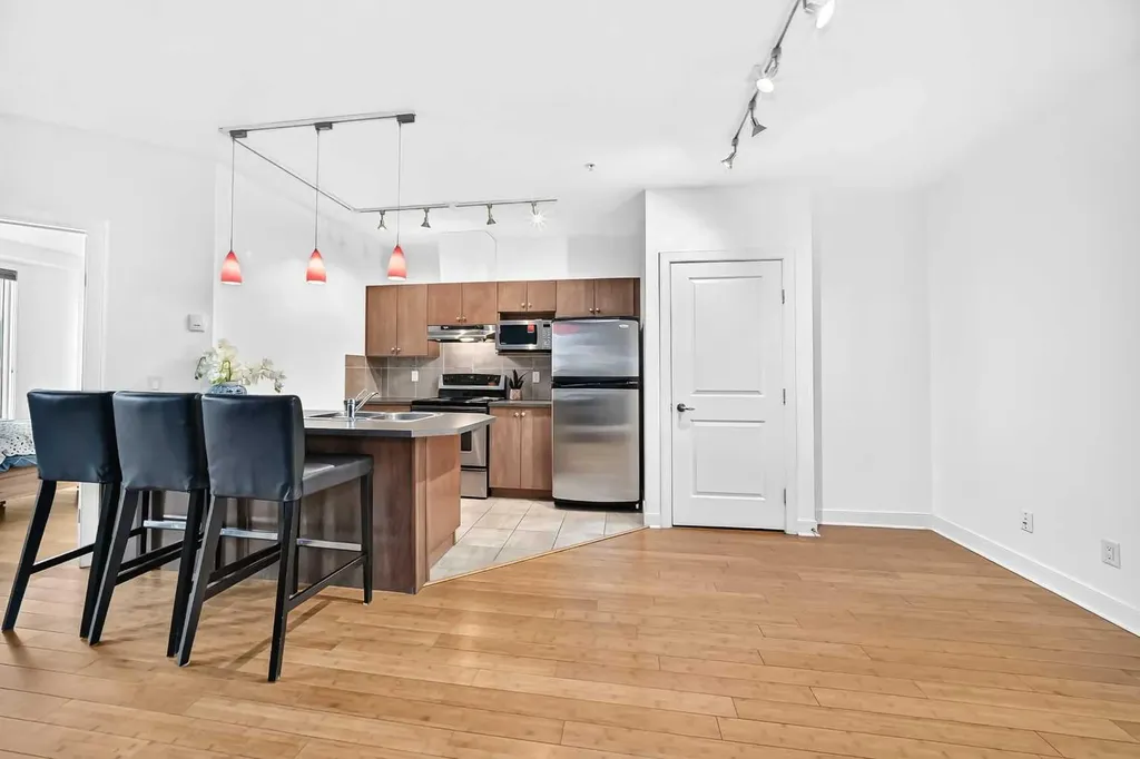 328 21 Avenue SW Calgary AB T2S 0G8