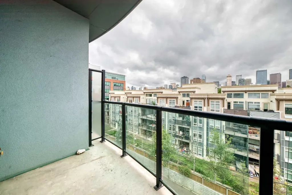 328 21 Avenue SW Calgary AB T2S 0G8