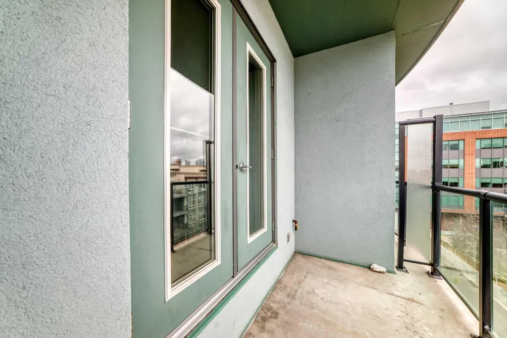 328 21 Avenue SW Calgary AB T2S 0G8