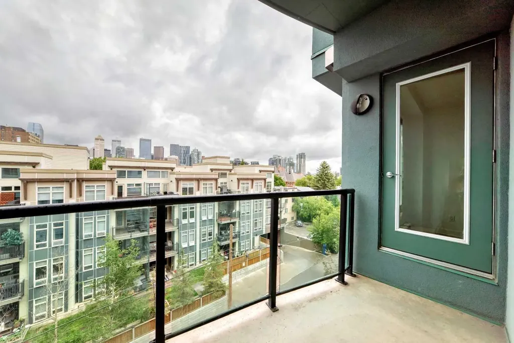328 21 Avenue SW Calgary AB T2S 0G8