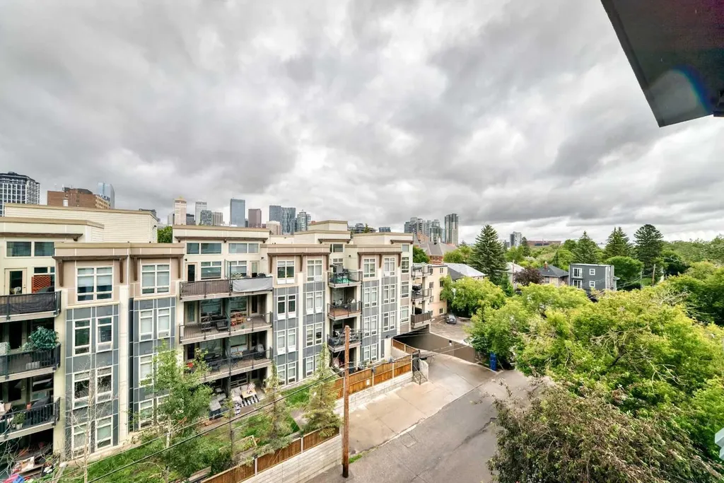 328 21 Avenue SW Calgary AB T2S 0G8