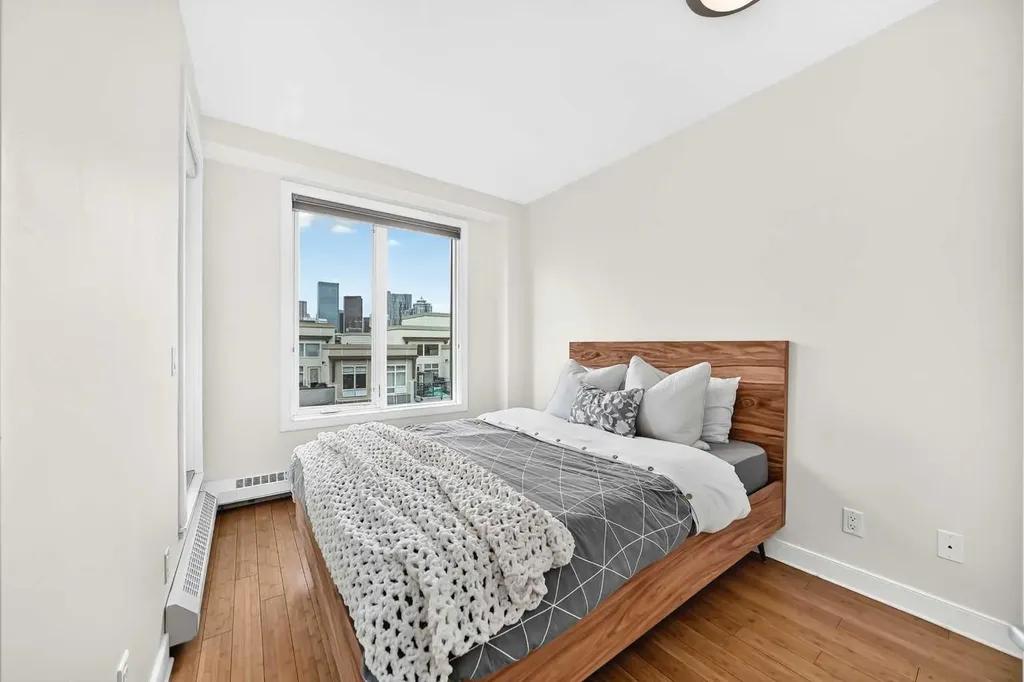 328 21 Avenue SW Calgary AB T2S 0G8