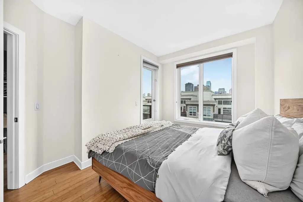 328 21 Avenue SW Calgary AB T2S 0G8