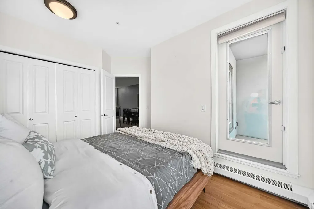 328 21 Avenue SW Calgary AB T2S 0G8