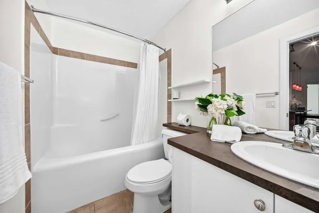 328 21 Avenue SW Calgary AB T2S 0G8