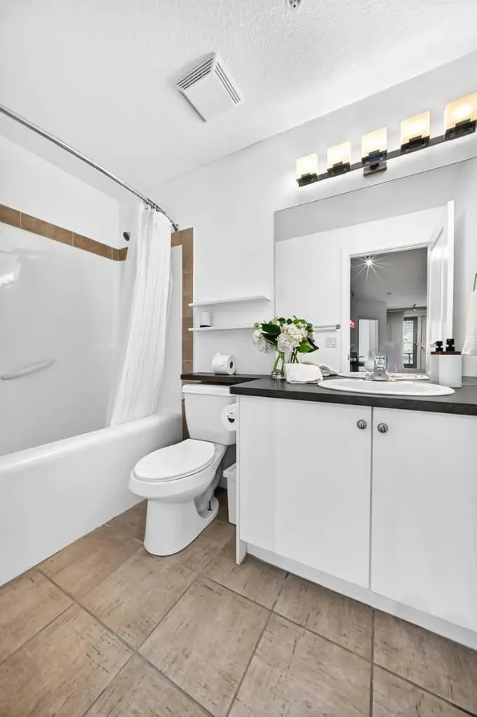 328 21 Avenue SW Calgary AB T2S 0G8