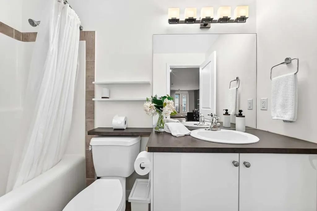 328 21 Avenue SW Calgary AB T2S 0G8
