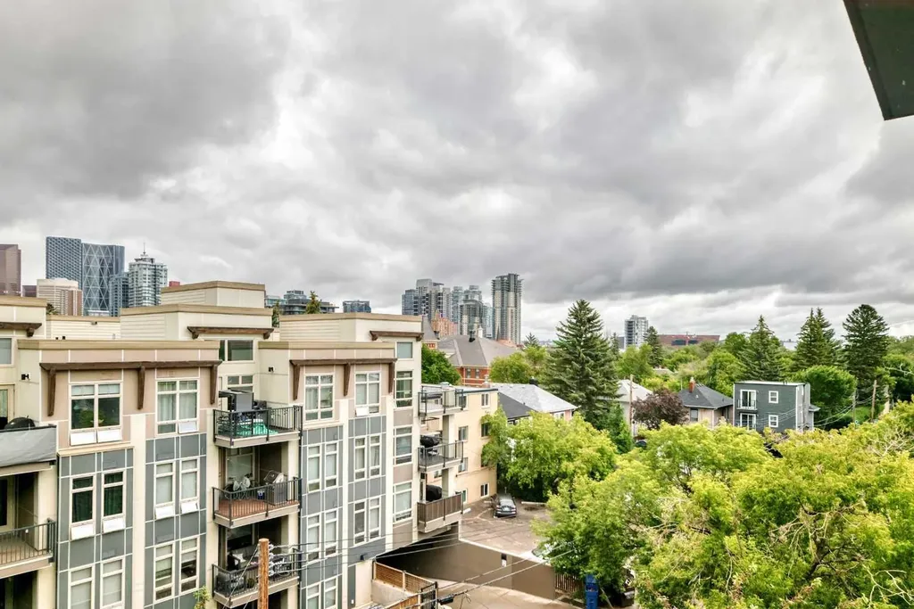 328 21 Avenue SW Calgary AB T2S 0G8
