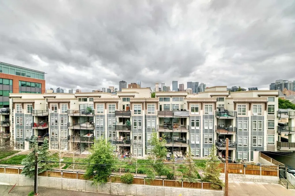 328 21 Avenue SW Calgary AB T2S 0G8