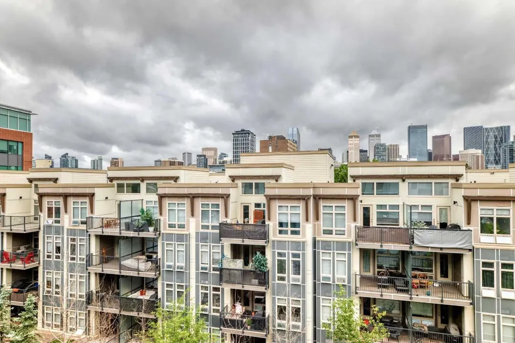 328 21 Avenue SW Calgary AB T2S 0G8