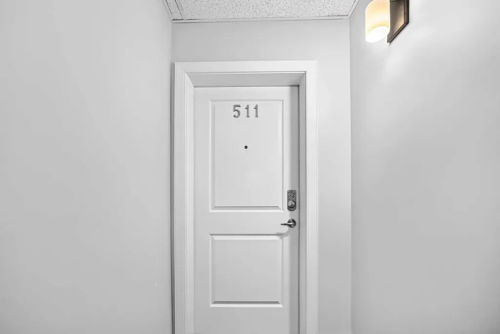 328 21 Avenue SW Calgary AB T2S 0G8