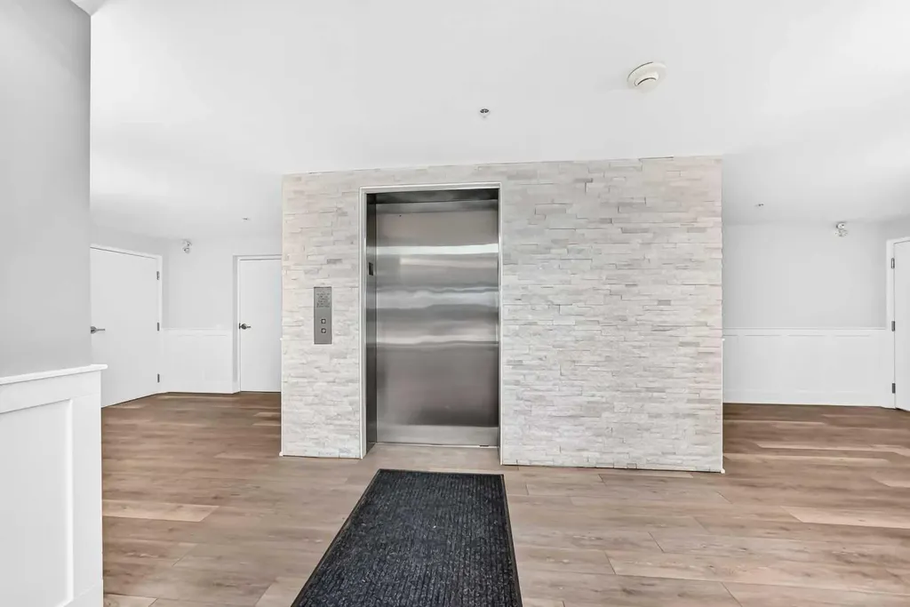 328 21 Avenue SW Calgary AB T2S 0G8