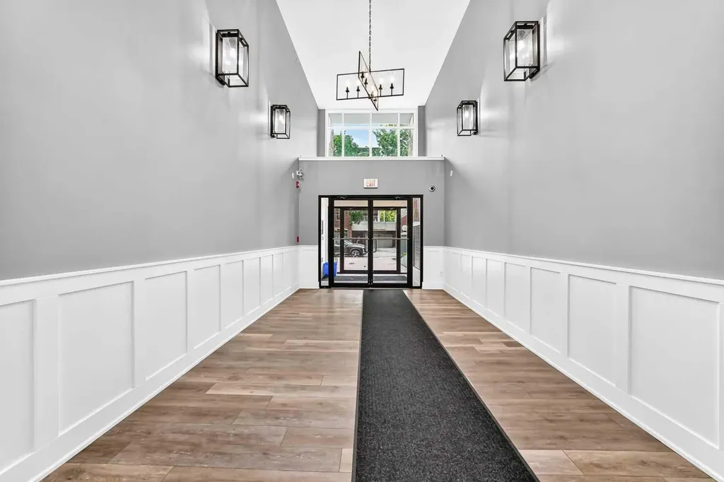 328 21 Avenue SW Calgary AB T2S 0G8