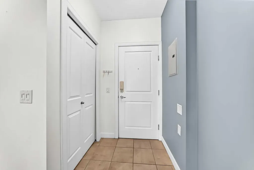 328 21 Avenue SW Calgary AB T2S 0G8