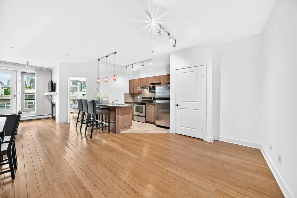328 21 Avenue SW Calgary AB T2S 0G8