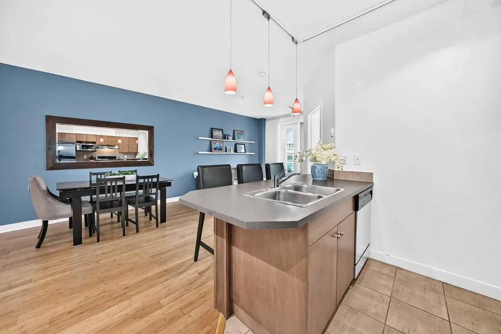 328 21 Avenue SW Calgary AB T2S 0G8